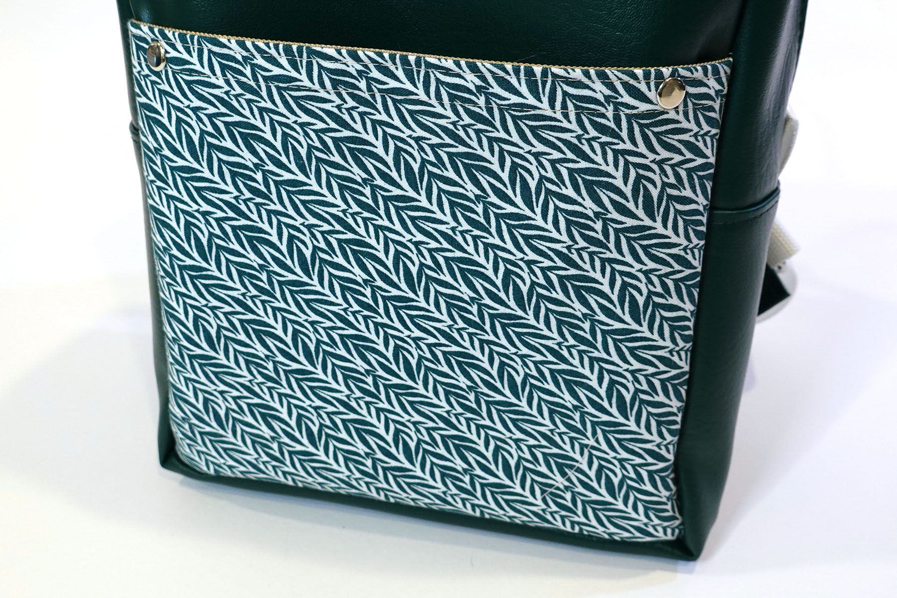 Green with palm patterned front panel - Detail